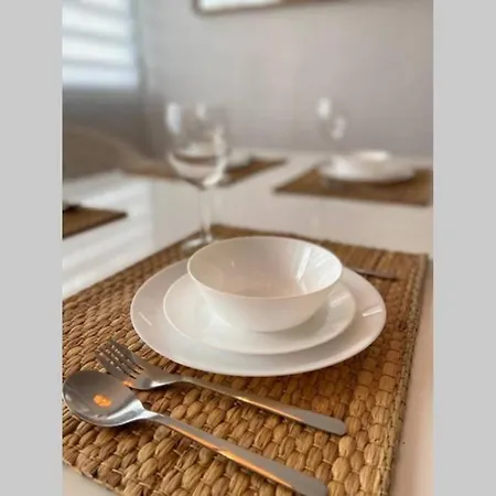 Apartamento Piso Completamente Reformado, A Estrenar En Urb. Parque Antena, *