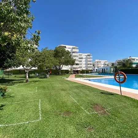 Piso Completamente Reformado, A Estrenar En Urb. Parque Antena, Apartamento Estepona