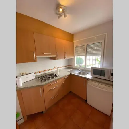 Apartamento Piso Completamente Reformado, A Estrenar En Urb. Parque Antena, Estepona