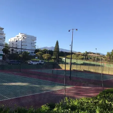 Piso Completamente Reformado, A Estrenar En Urb. Parque Antena, Estepona