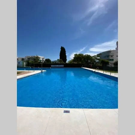 Piso Completamente Reformado, A Estrenar En Urb. Parque Antena, Apartamento Estepona
