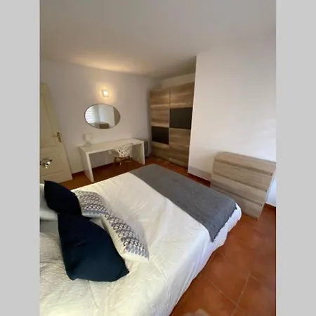Apartamento Piso Completamente Reformado, A Estrenar En Urb. Parque Antena, Estepona